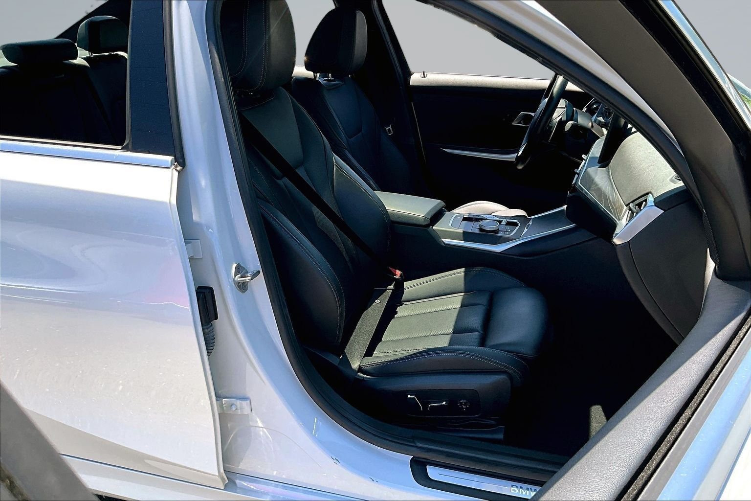 Used 2024 White BMW 330i xDrive image 30