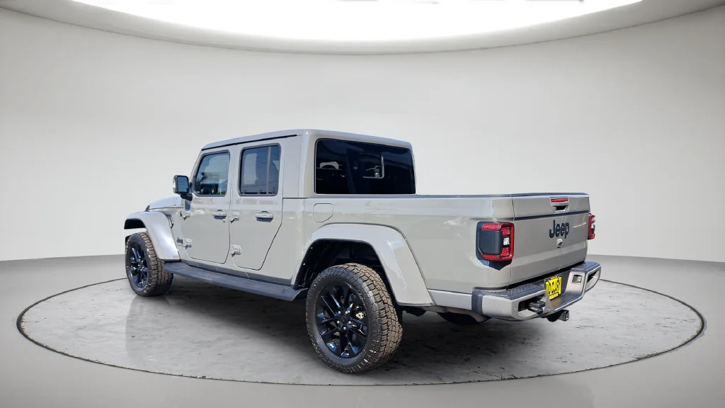 Used 2022 Gray Jeep High Altitude image 7