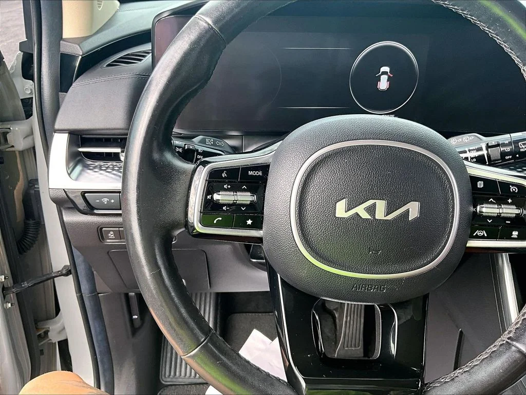 Used 2022 White Kia SX Prestige image 18