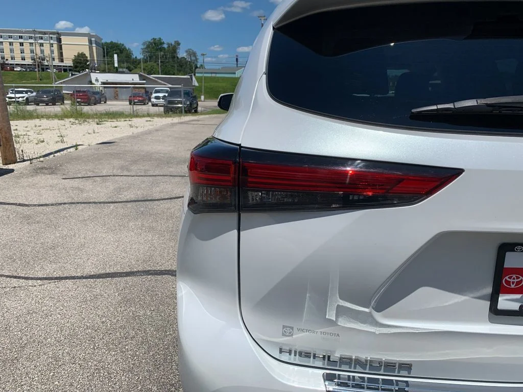 Used 2023 Beige Toyota Platinum image 33