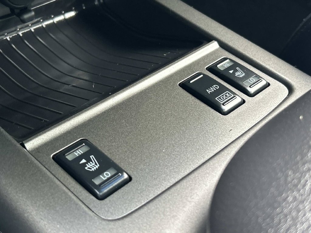 Used 2014 Gray Nissan SL image 28