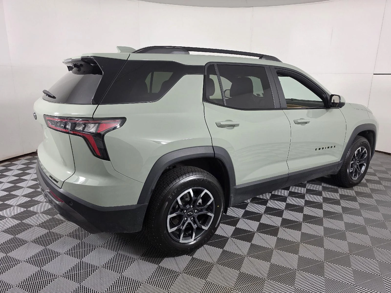 Used 2025 Cacti Green Chevrolet AWD ACTIV image 11