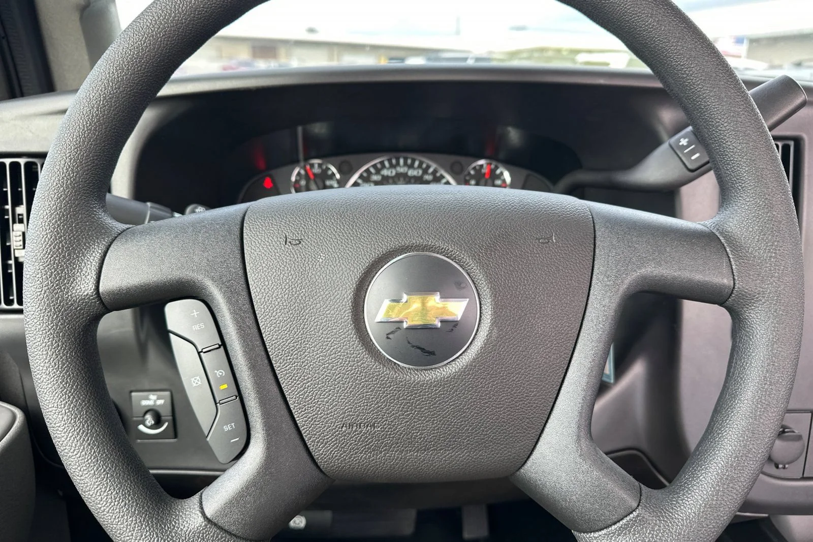 New 2025 Summit White Chevrolet 2WT image 20