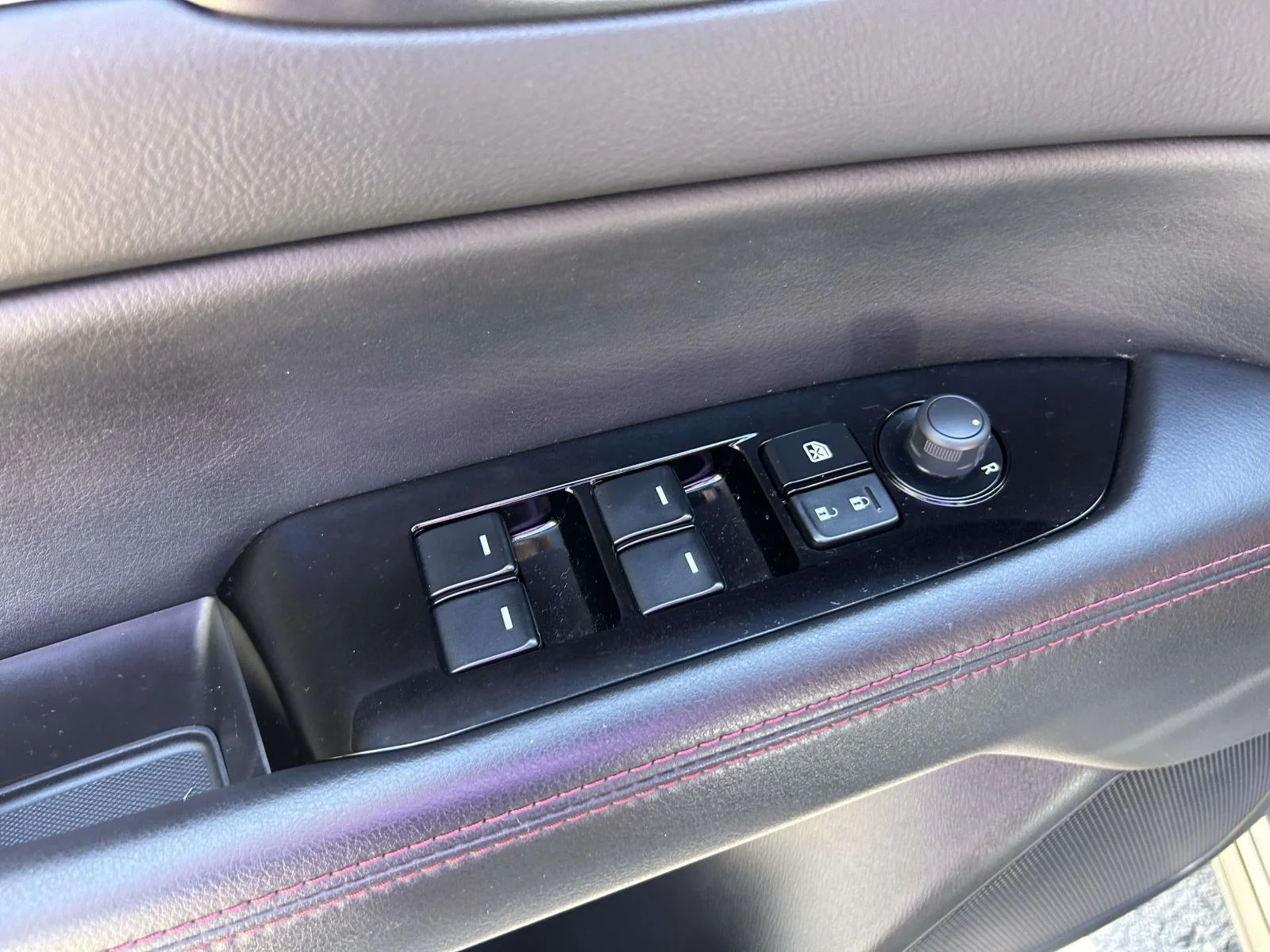 Used 2022 Gray Mazda 2.5 S Carbon Edition AWD image 13