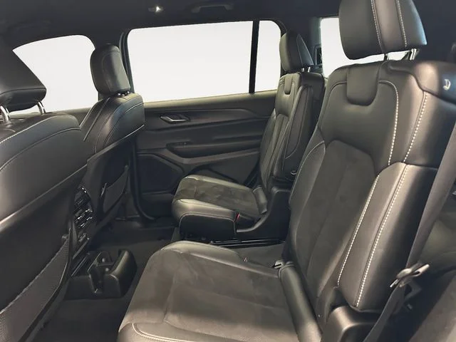 Used 2024 Silver Jeep Altitude image 13