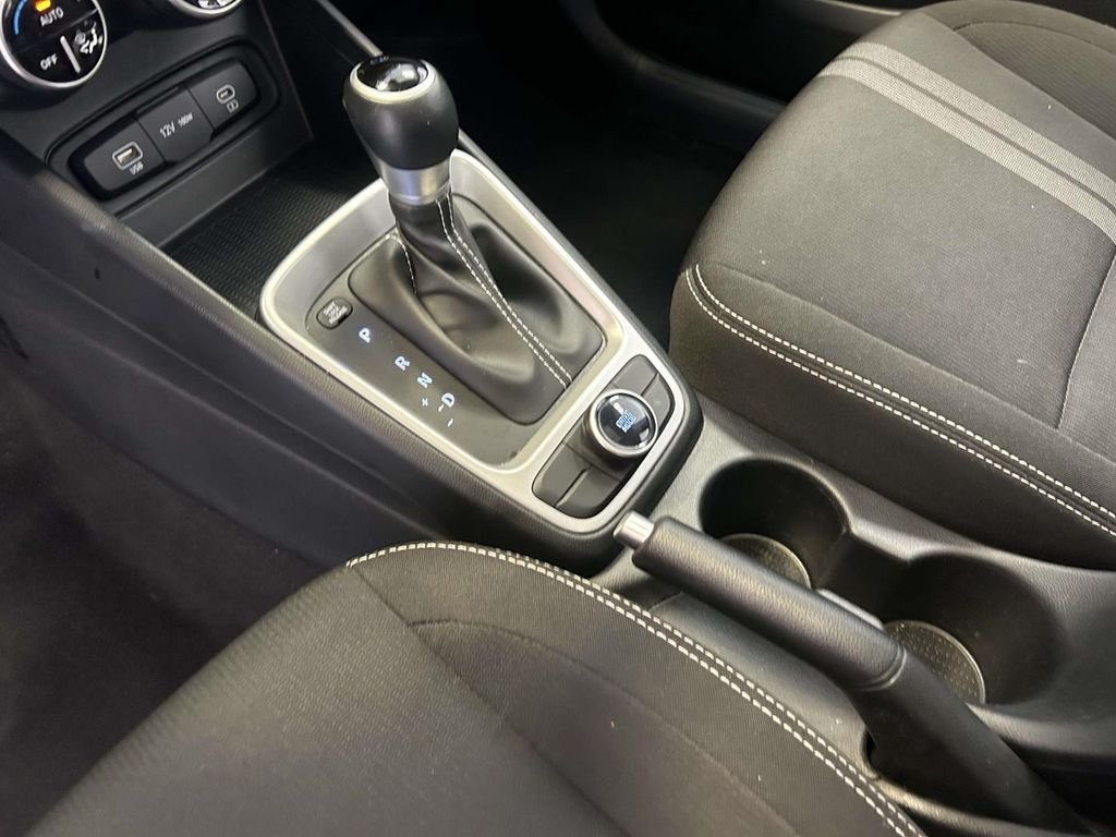 Used 2025 Silver Hyundai SEL image 22