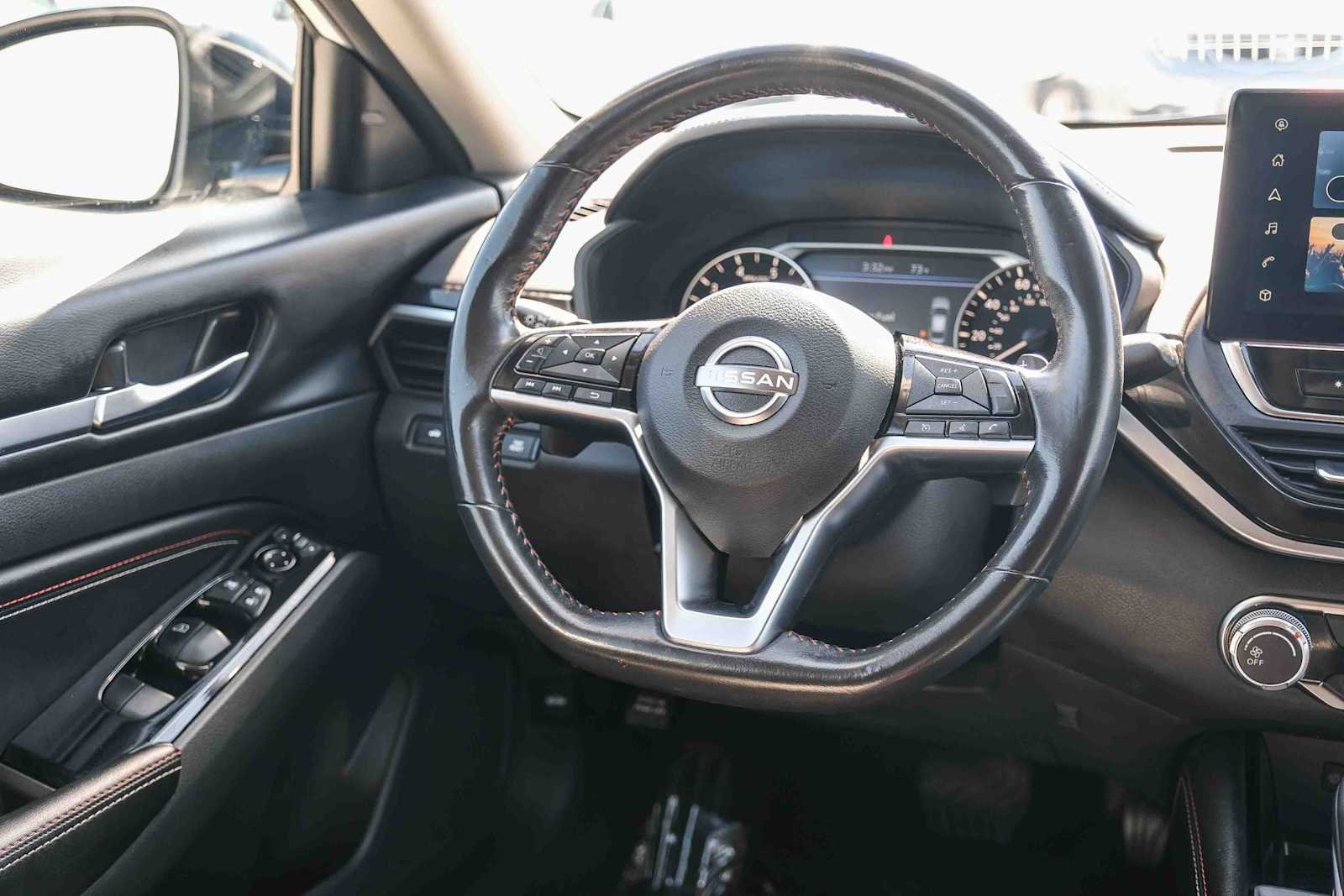 Used 2023 Pearl White Tricoat Nissan 2.5 SR image 17