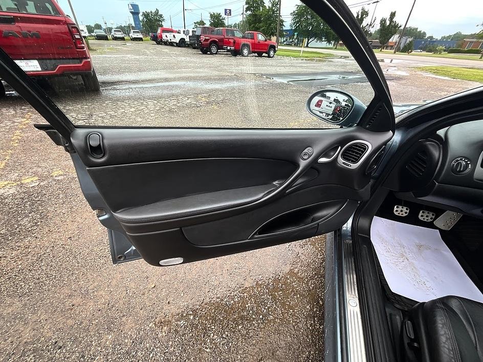Used 2006 Gray Pontiac Base image 12
