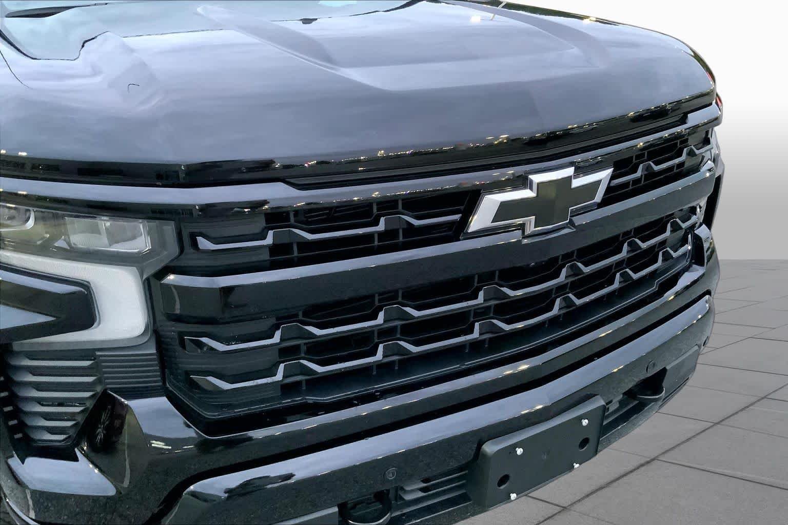 Used 2025 Black Chevrolet RST image 27