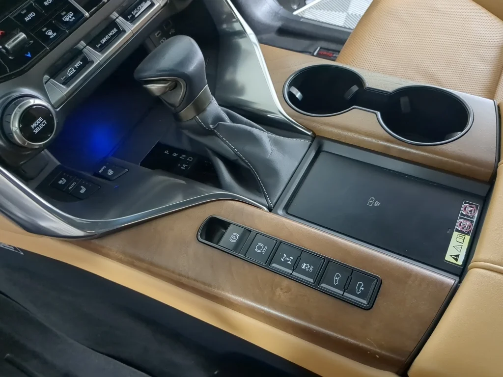 Used 2023 White Lexus Luxury image 29