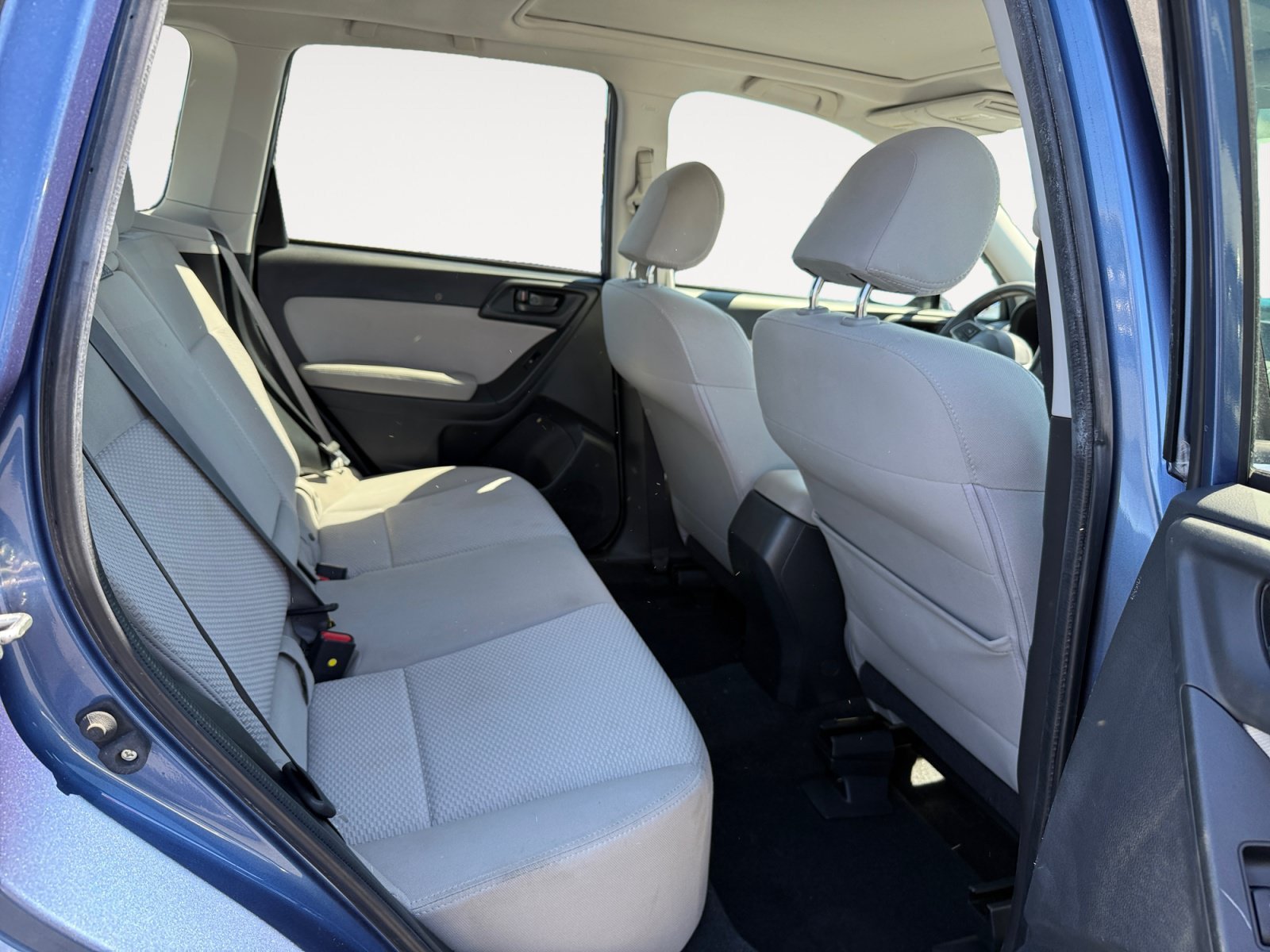 Used 2016 Quartz Blue Subaru 2.5i Premium image 18