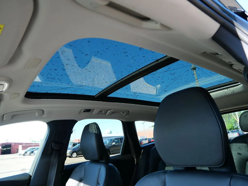 Used 2020 Blue Volvo T5 Momentum image 17