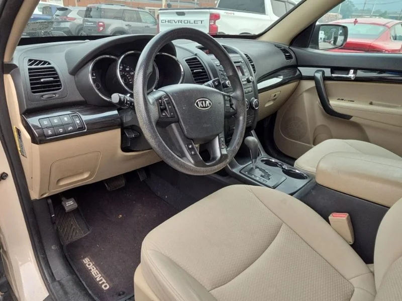 Used 2011 White Kia LX image 10