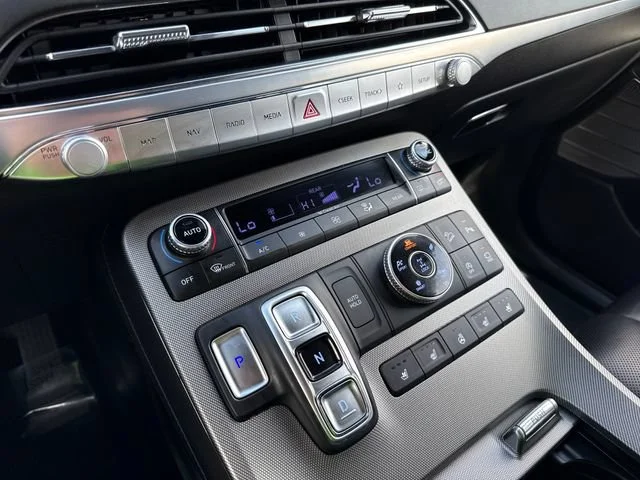 Used 2022 Hyper White Hyundai Calligraphy image 30