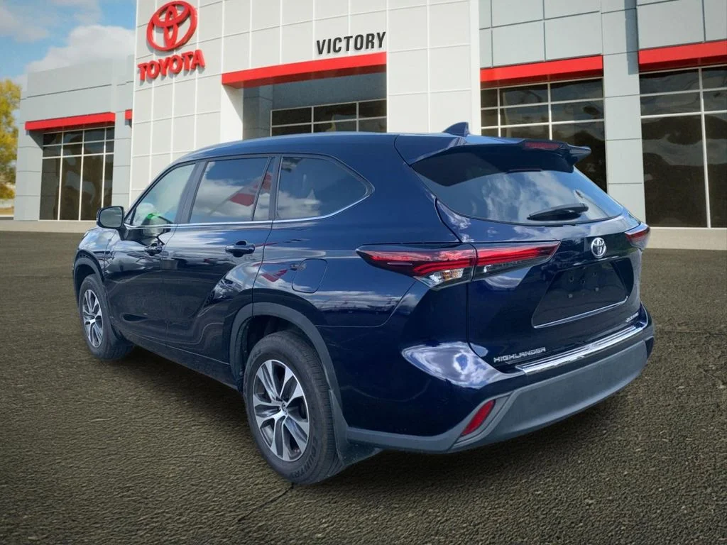 Used 2024  Toyota XLE image 5