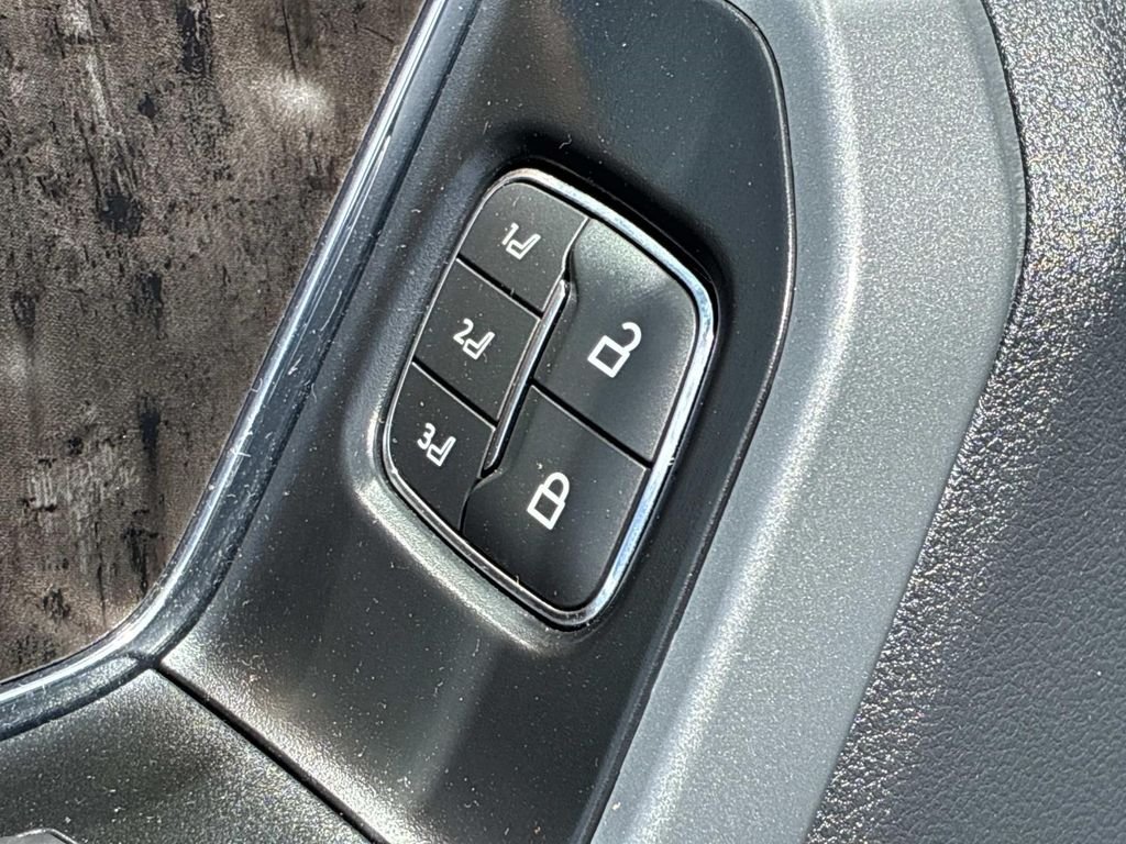 Used 2022 White Ford Lariat image 22