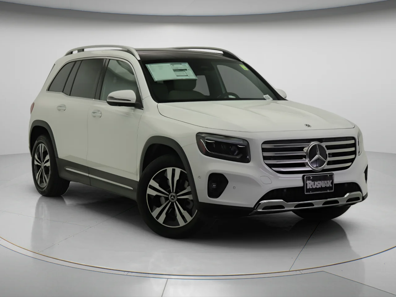 New 2026 Polar White Mercedes-Benz GLB 250 image 1