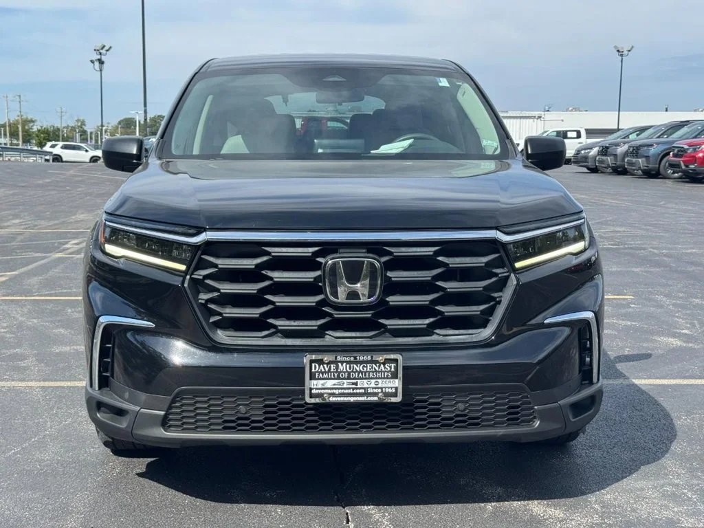 Used 2023 Black Honda LX image 10