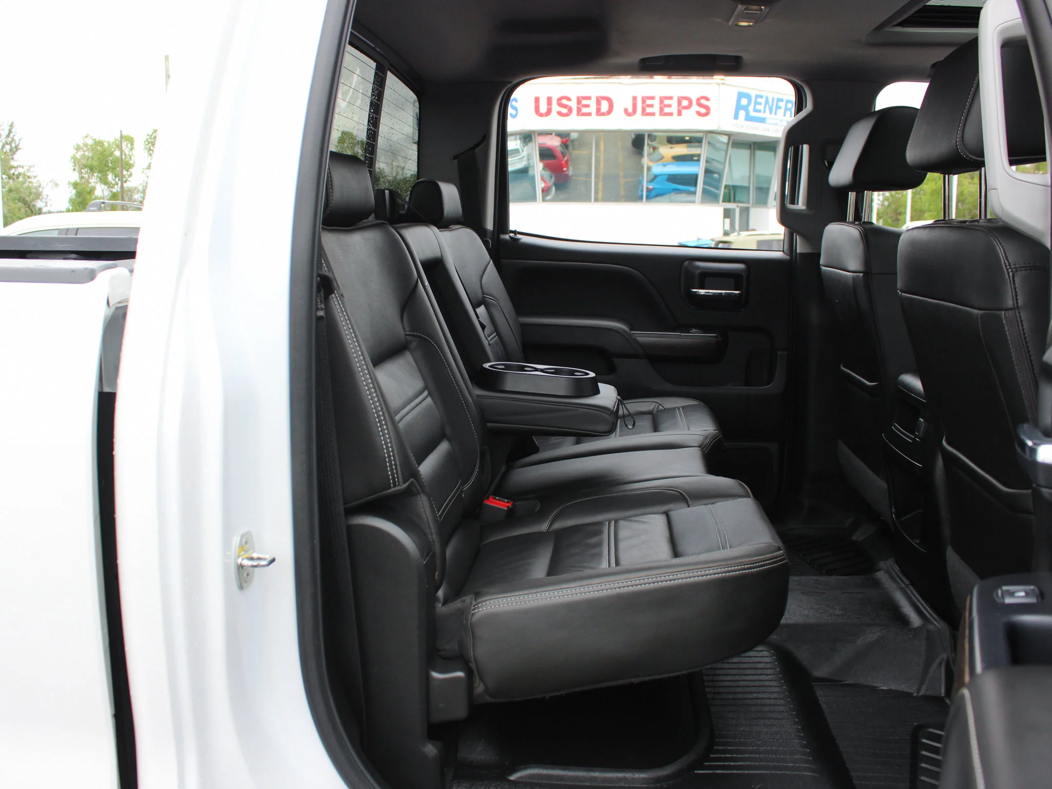 Used 2019 White GMC Denali * Diesel | 5th Wheel/Gooseneck Prep | Heated/Vented Leather | Sunroof | Remote Start image 18