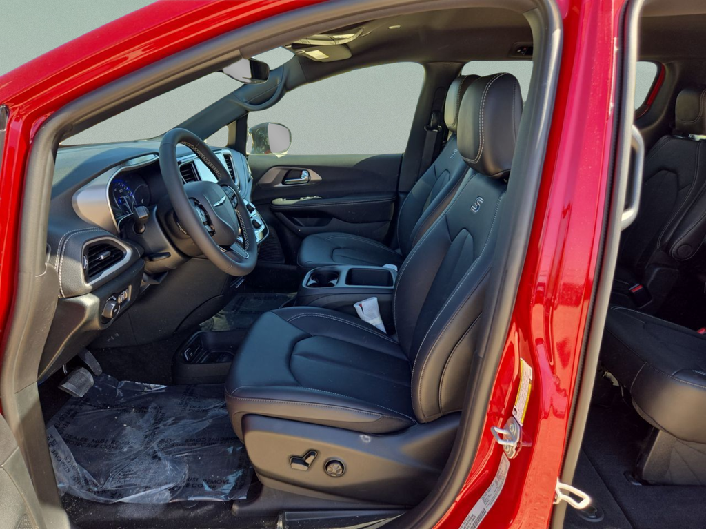 New 2026 Red Hot Pearl-Coat Exterior Paint Chrysler Select image 37
