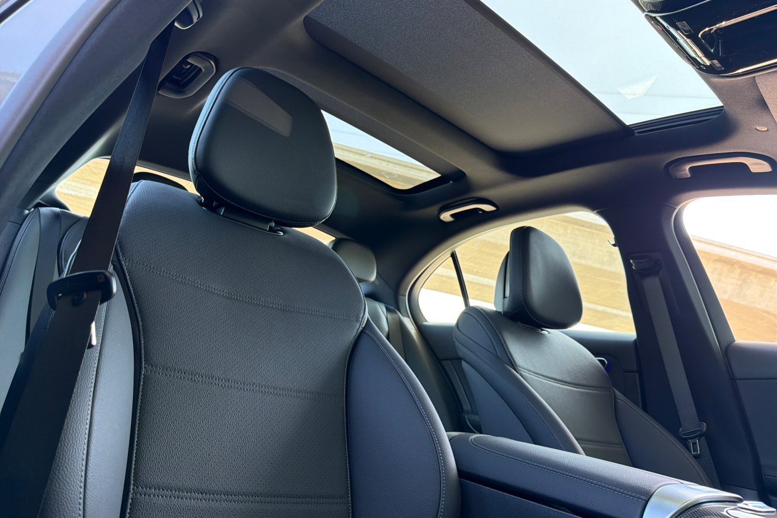 New 2026 MANUFAKTUR Alpine Grey Mercedes-Benz C 300 image 3