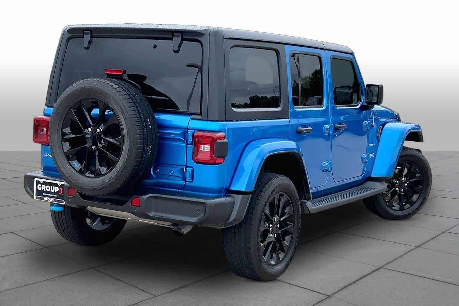 Used 2023 Hydro Blue Pearl Coat Jeep Sahara image 12