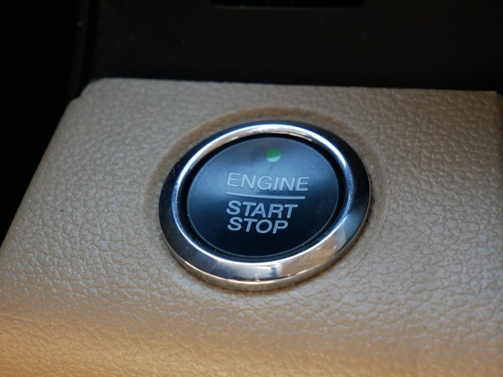 Used 2019 White Ford Lariat image 26