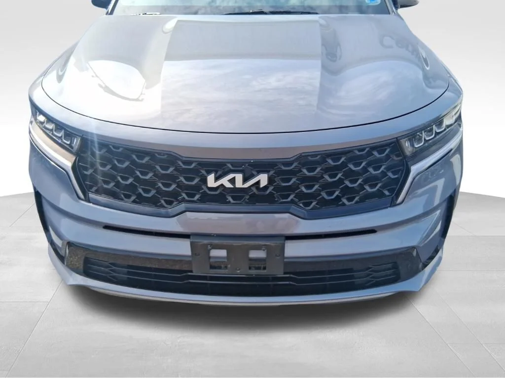 Used 2023 Silver Kia S image 18
