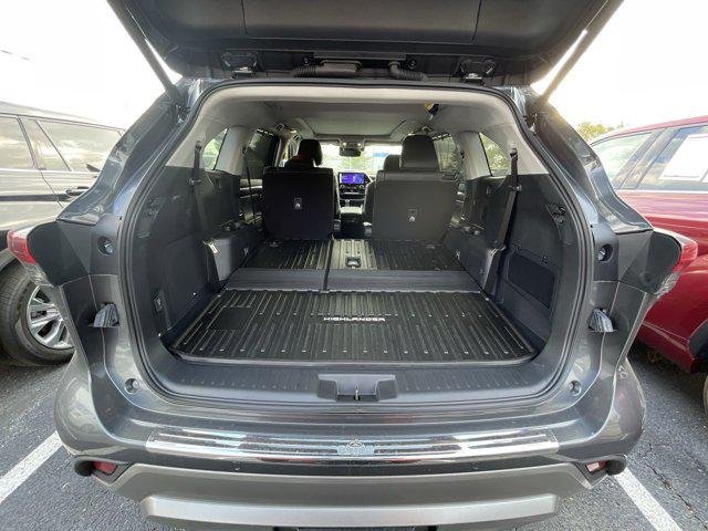 2025 Toyota Highlander Platinum - Photo 17