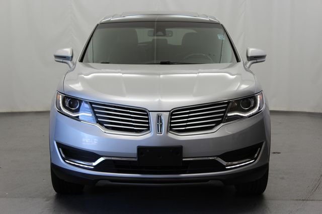 Used 2018 Ingot Silver Lincoln Select image 4