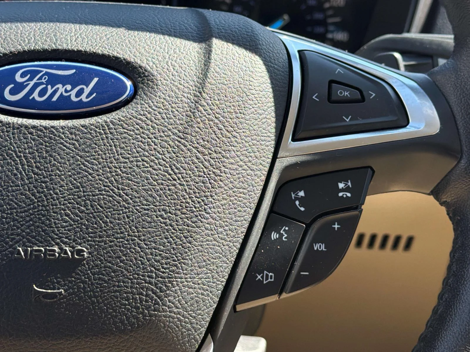 Used 2017 Shadow Black Ford SE image 14