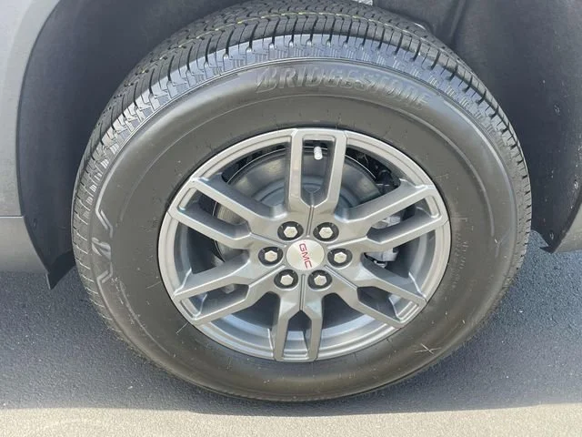 New 2025 Summit White GMC Elevation image 9