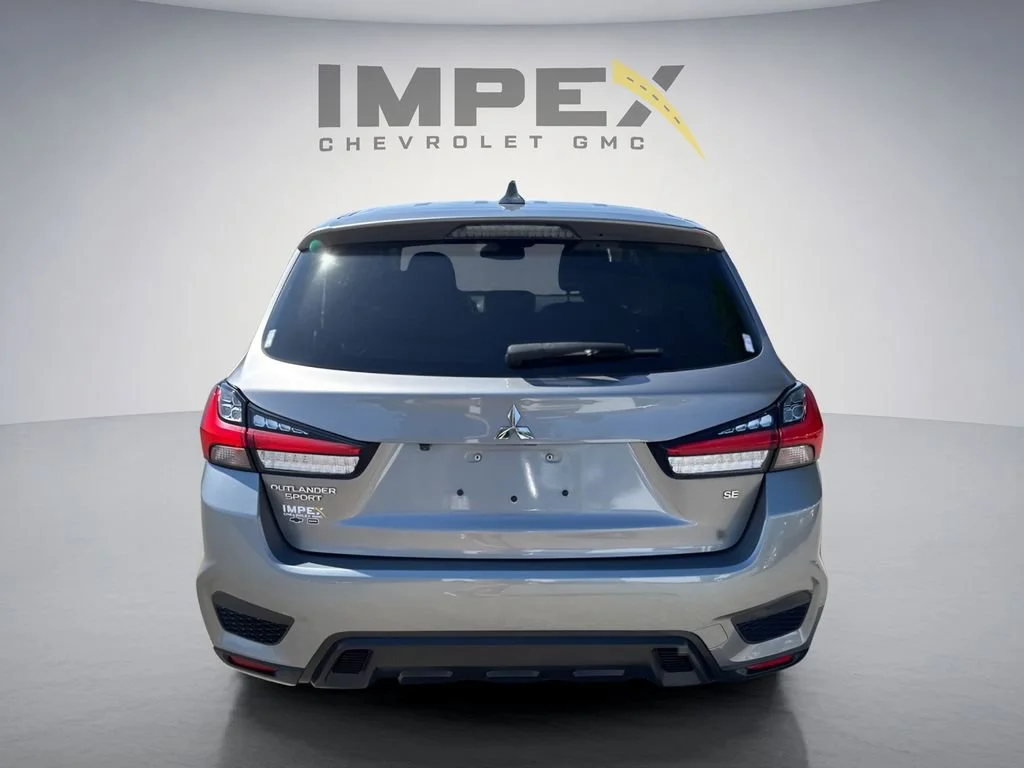 Used 2022  Mitsubishi SE image 4