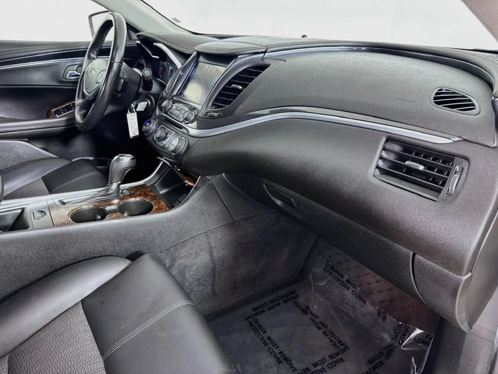 Used 2014 Gold Chevrolet LT image 28