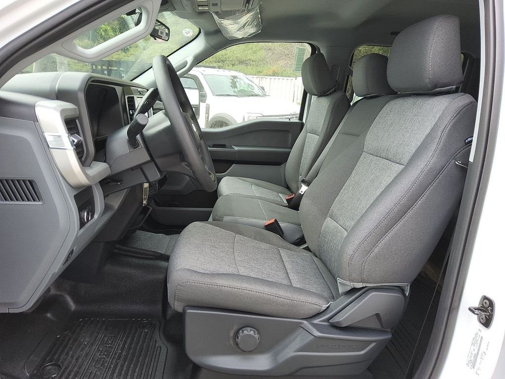 New 2026 Oxford White Ford XL image 6
