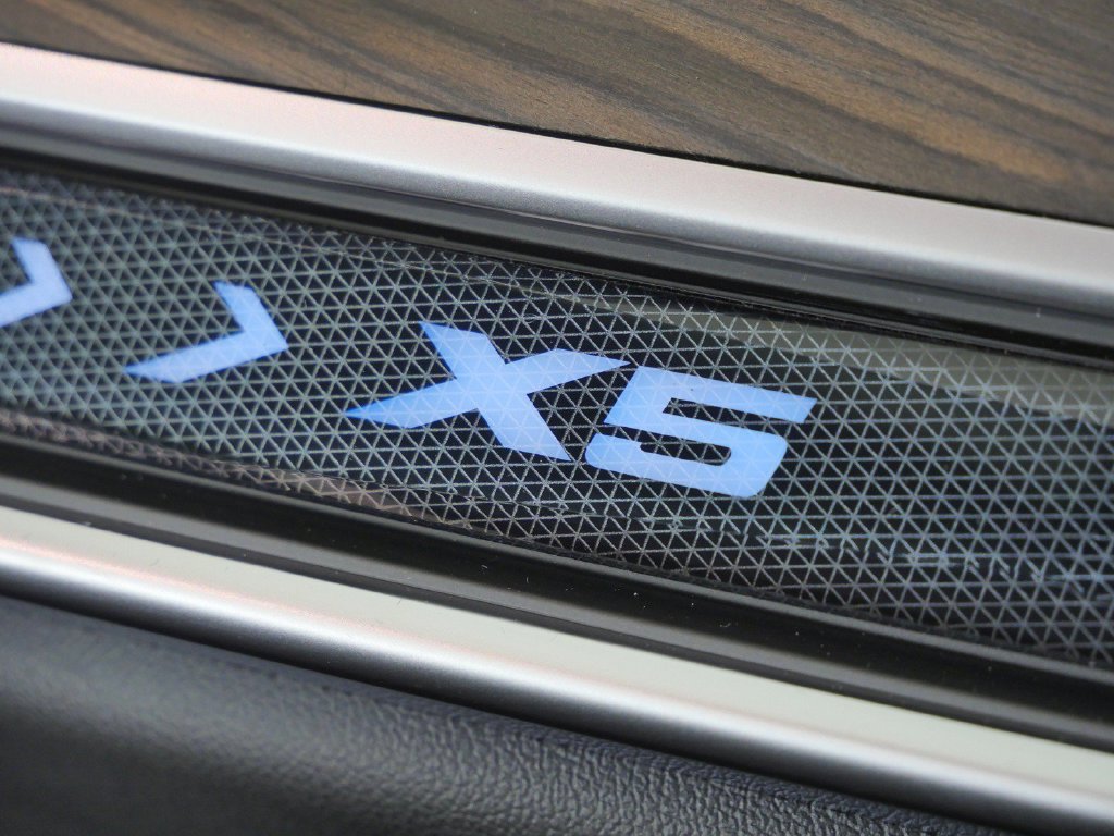 New 2026 Manhattan Green Metallic BMW xDrive50e image 24