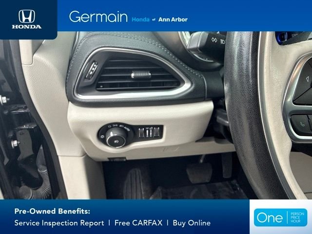 Used 2019 Brilliant Black Crystal Pearlcoat Chrysler Limited image 30