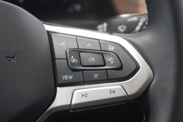 Used 2026 BLACK Volkswagen 2.0T SE w/Technology image 29