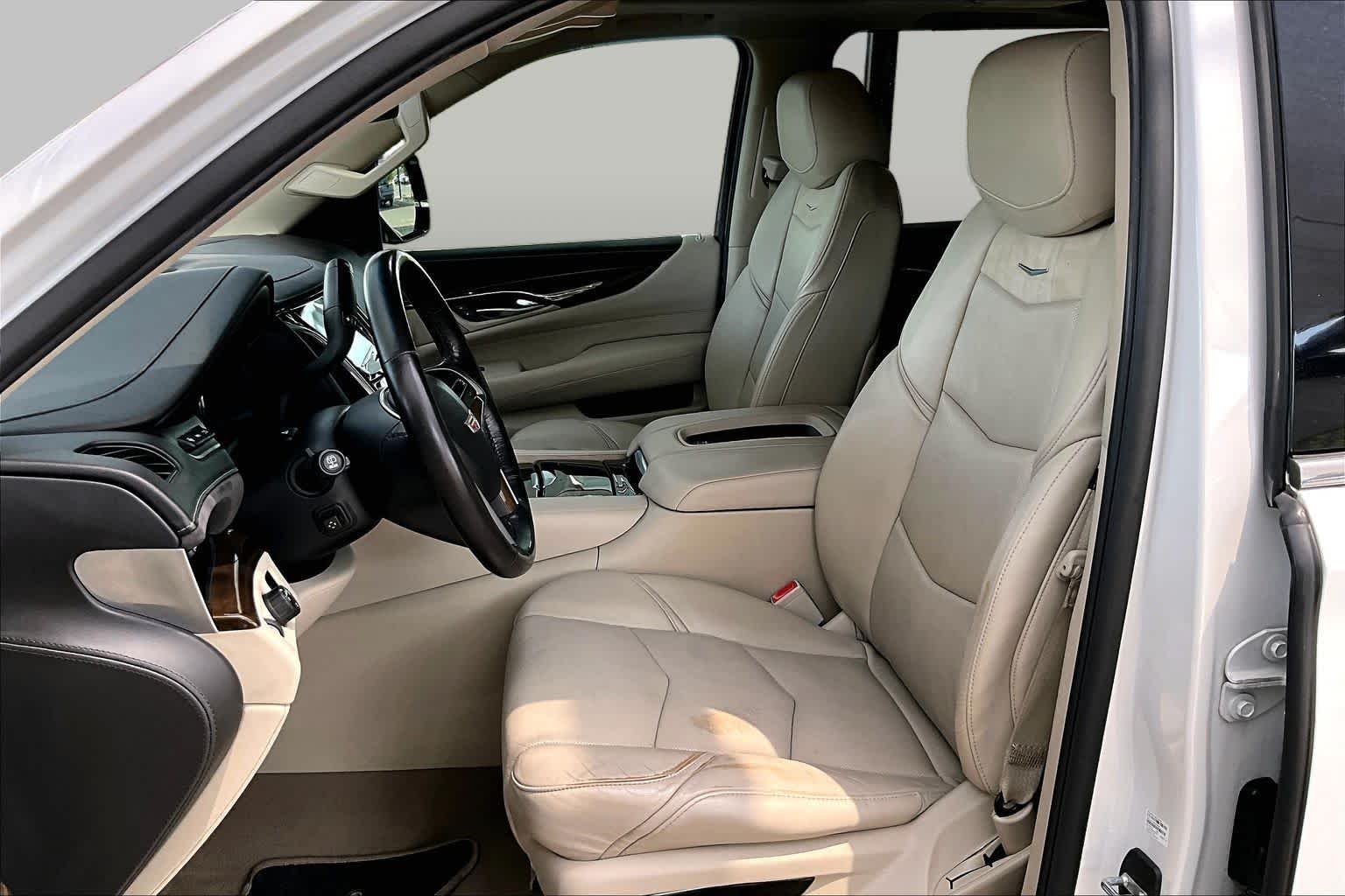 Used 2019 Crystal White Tricoat Cadillac Premium Luxury image 8