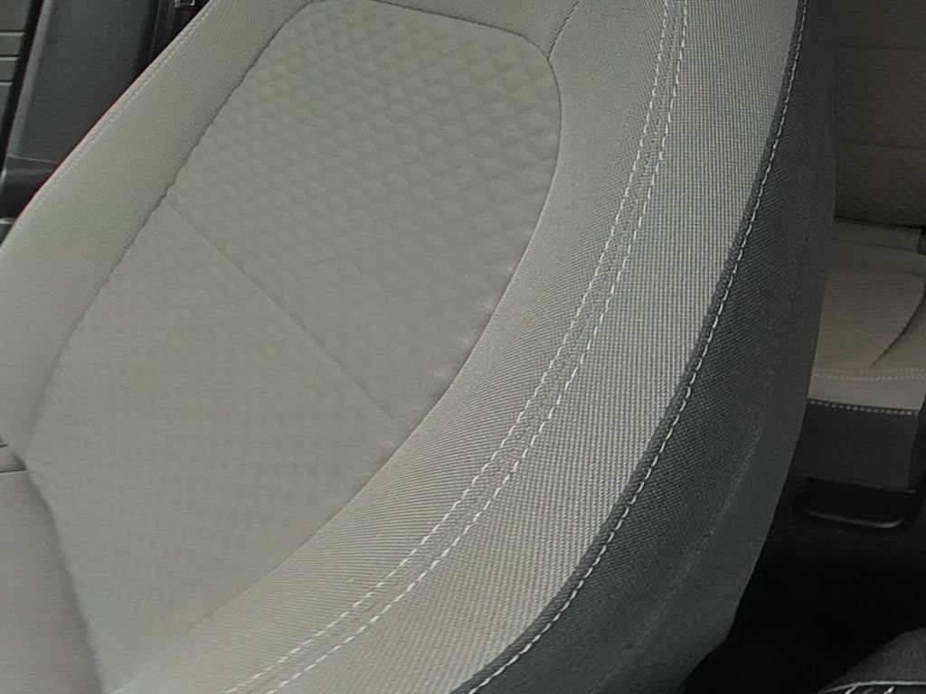 Used 2022 Silver Ford SE image 12