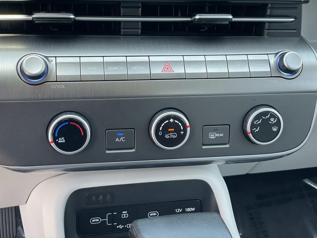 2025 Hyundai Kona SE - Photo 13