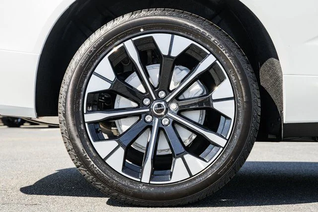 New 2026 Crystal White Volvo Plus image 17