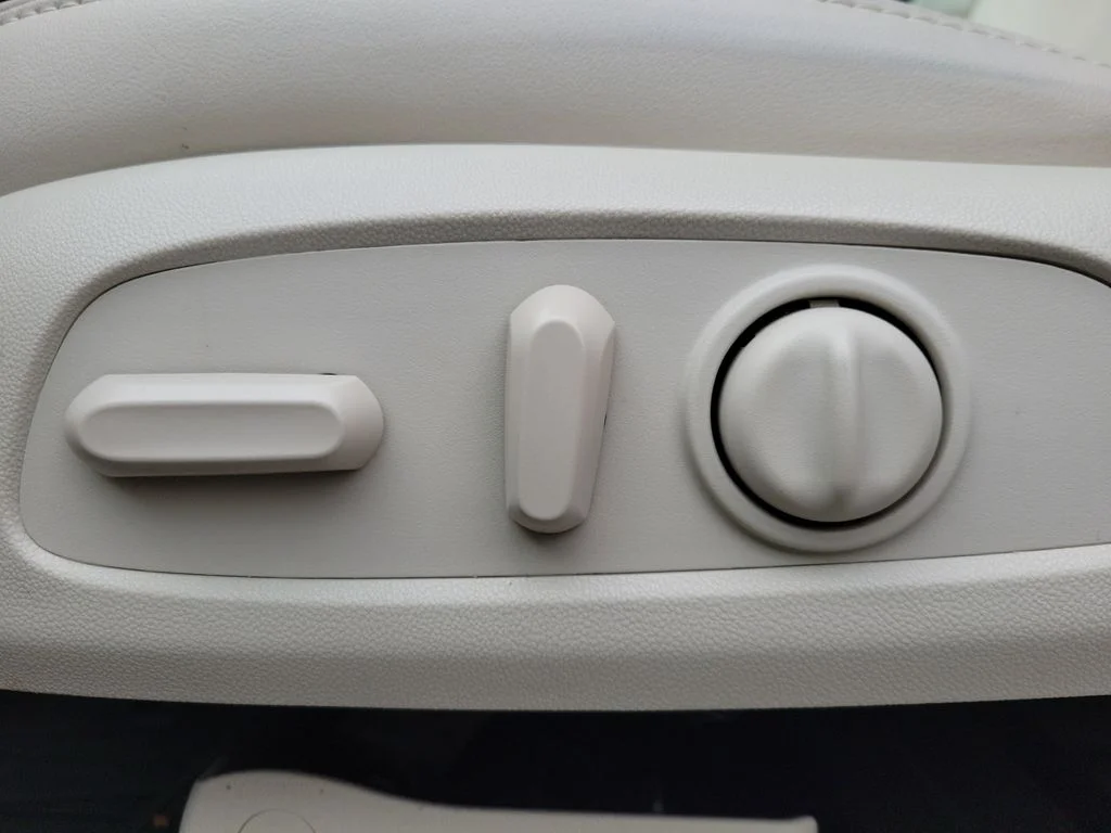 Used 2023 Gray Buick Essence image 19