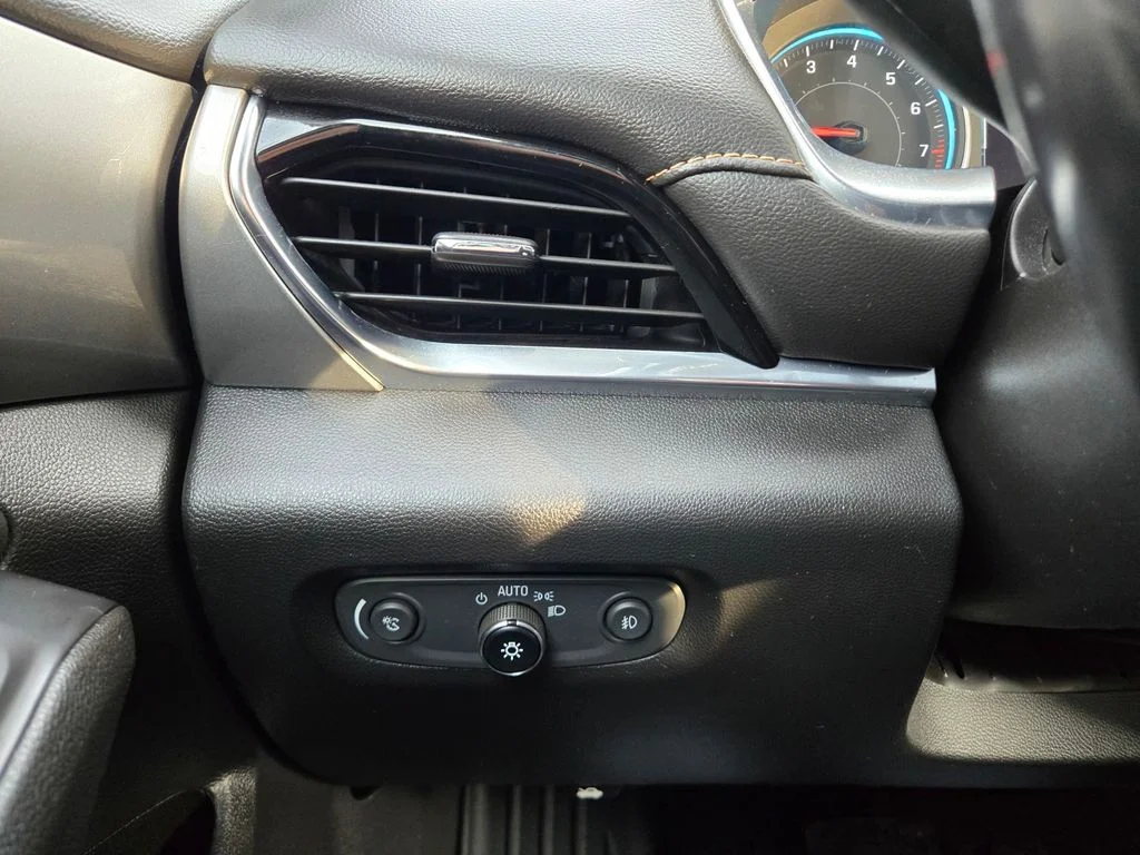 Used 2019 White Chevrolet LT AWD image 23