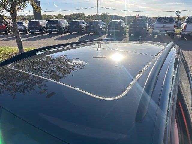 Used 2019 Black Volkswagen SE image 10