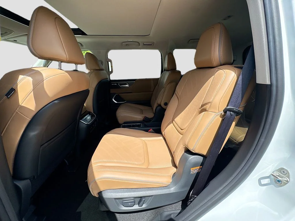 New 2027 RADIANT WHITE INFINITI Luxe 2WD image 26
