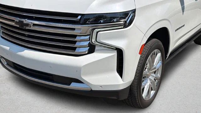 Used 2024 Iridescent Pearl Tricoat Chevrolet High Country image 42