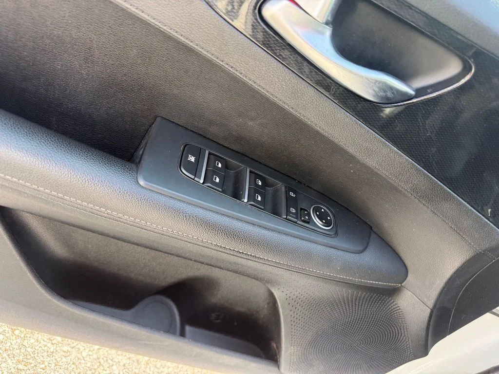 Used 2023 White Kia GT-Line image 6