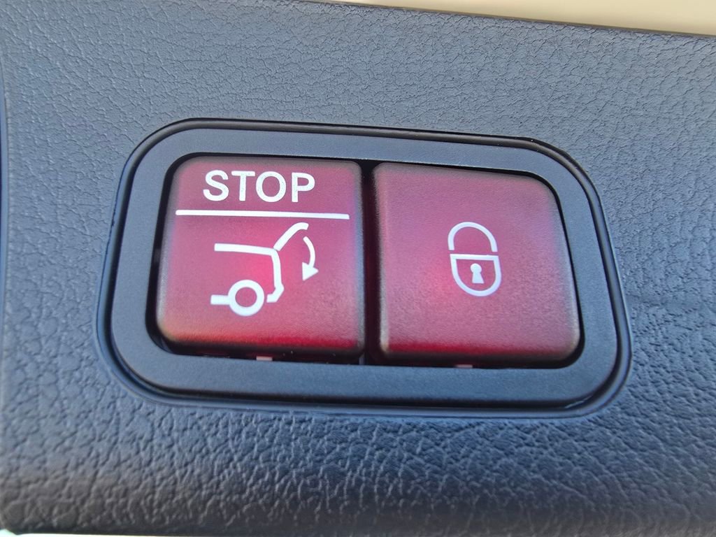 2025 Mercedes-Benz GLB GLB35 AMG - Photo 57