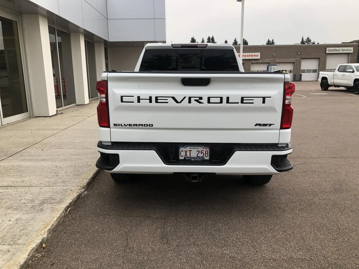 Used 2024 White Chevrolet 4WD Crew Cab 157" RST image 7
